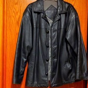 Men's Round Tree and York black leather jacket